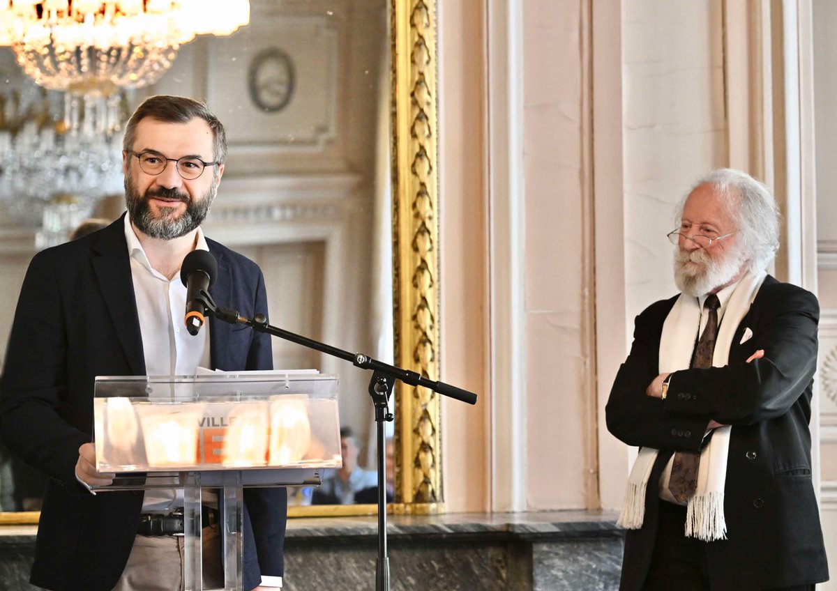 VilledeMetz's tweet photo. Aujourd'hui à l'Hôtel de Ville de #metz, la remise de prix du "#goncourt Lorrain"

Elle s'est déroulée en présence de @GrosdidierMetz, @PatrickThil, Attila Sapci

@etienne_kern avait été désigné en novembre dernier lauréat 2024 du prix Erckman-Chatrian

#litterature #lorraine https://t.co/alAD6fynqM