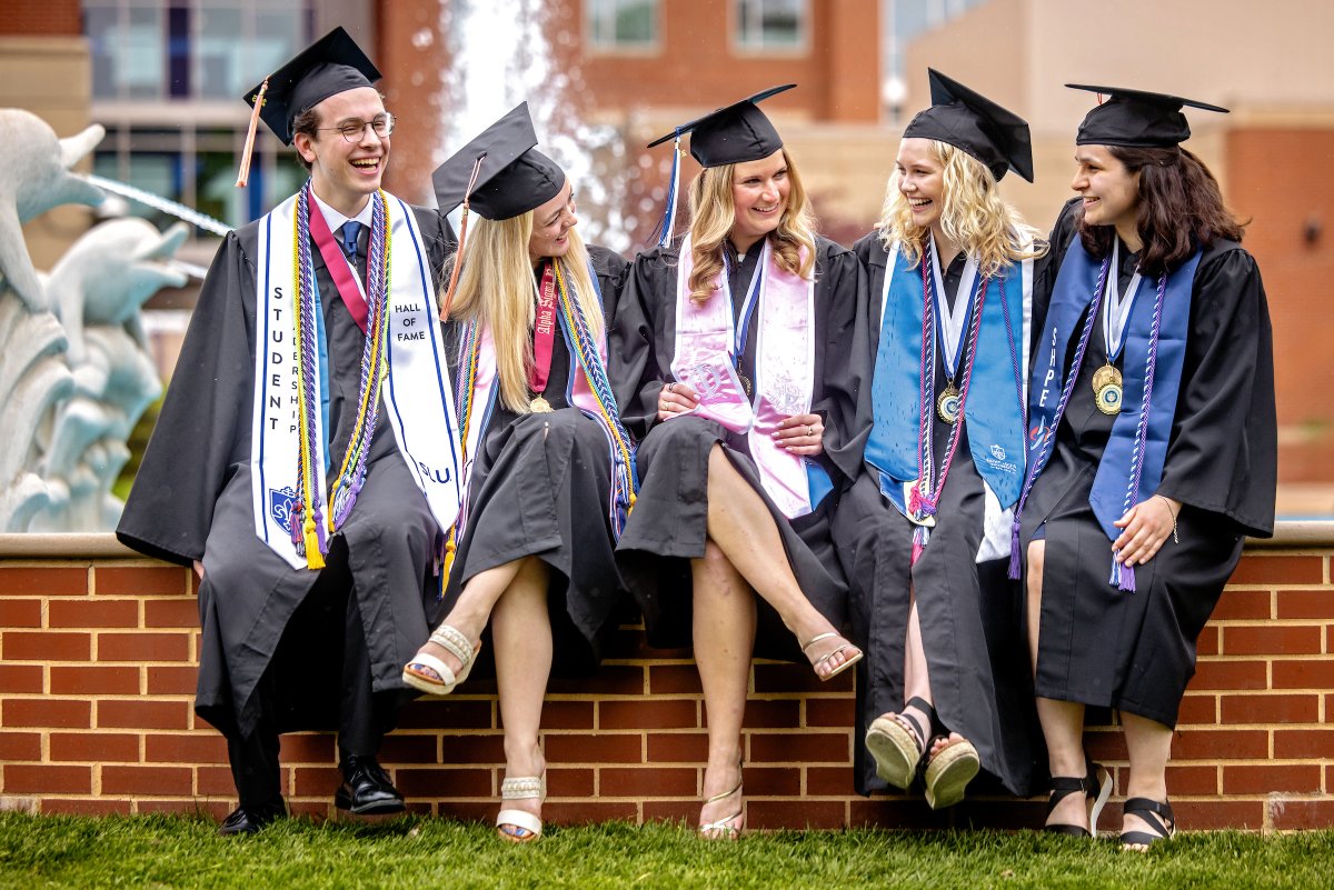 SLU_Official's tweet image. ONE WEEK! #commencement
📸  by Sarah Conroy