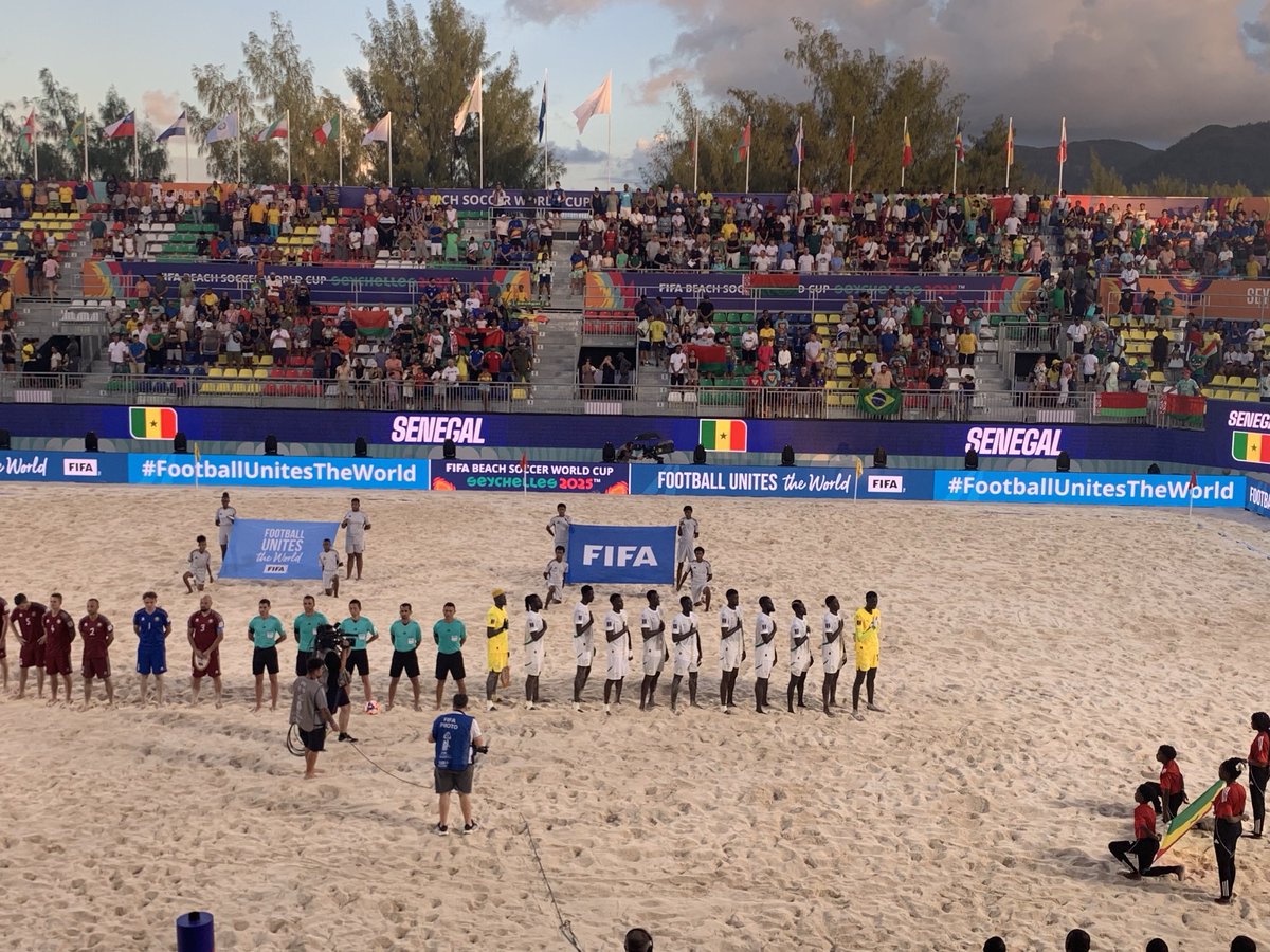 KalushaPBwalya's tweet image. Semi final underway #Belarus vs #Senegal #BeachSoccerWC2025 #Seychelles