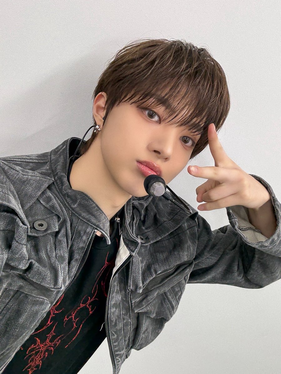 ‘AWAKEN THE BLOODLINE’ 初日ありがとうございましたぁぁ！！ 🥰 🥹 
久しぶりのコンサートでLUNÉの皆さんと大切な思い出がもう一つ増えましたねー
一緒にもっとたくさんの思い出つくっていきましょう！大好きだよ❤️
 오늘 너무너무 행복했어요 루네 여러분 ㅎㅎ
사랑해요 🥰 

#andTEAM #EJ
