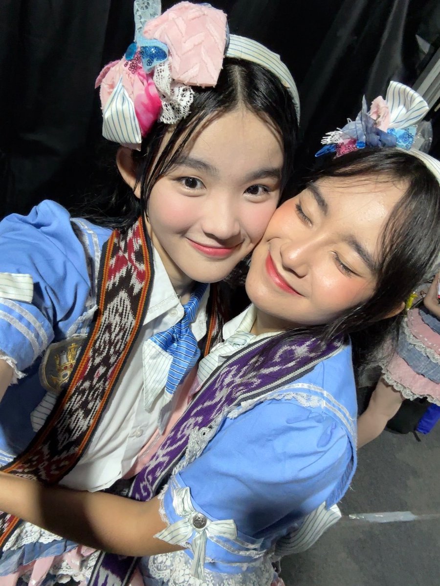 CErine_JKT48's tweet photo. terimakasih gema fest di samarinda hari iniii!! MEMBARA LUAR BIASAAA, SEMANGAT SEKALI KALIAAAN 💖 hati hati ya yang dijalan pulang! senang sekali bisa bertemu kalian hari ini 🫶🏻 https://t.co/oPogfoPZm6