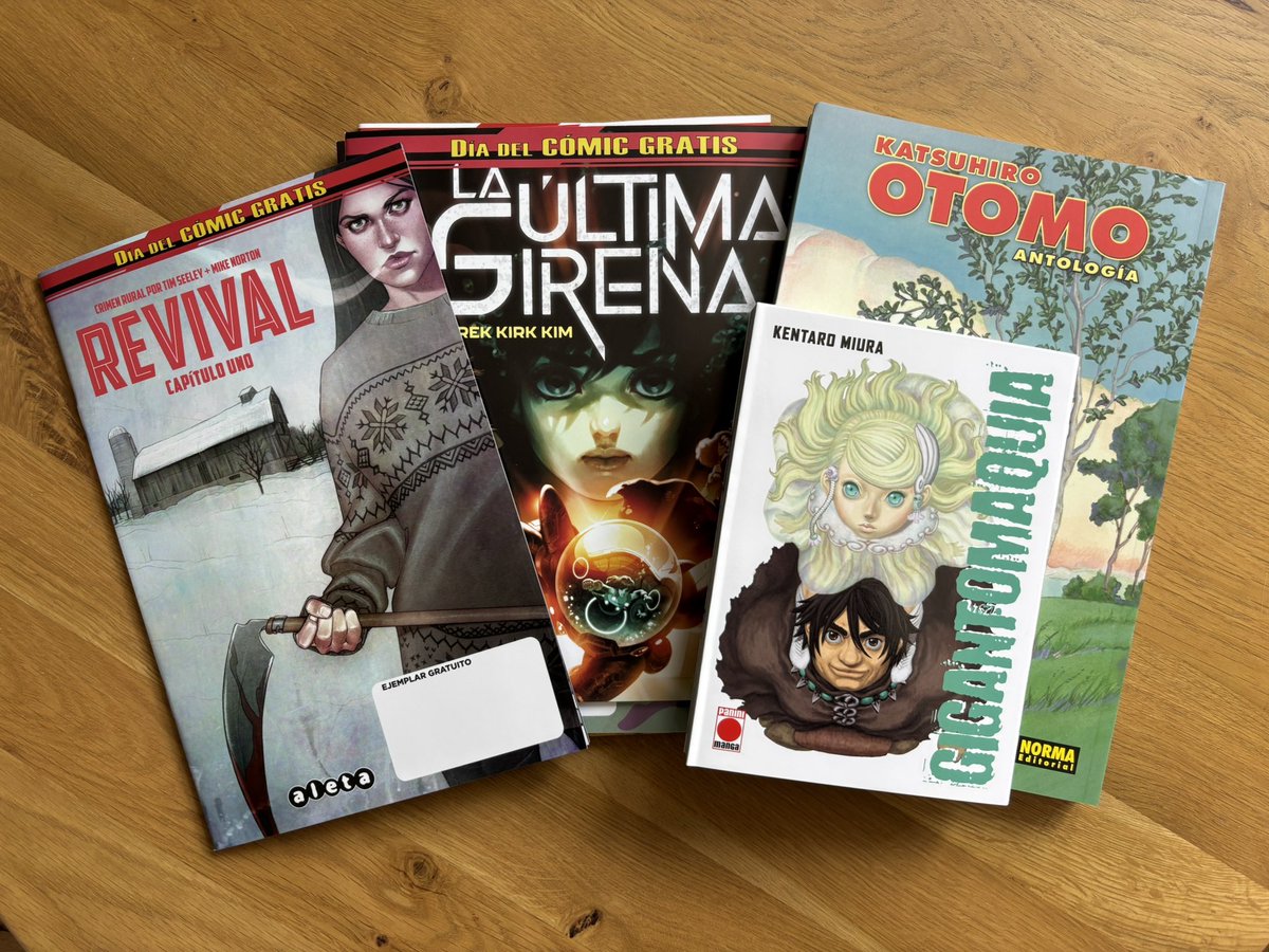 Benso Kodama (@bensokodama) on Twitter photo Hoy nos acercamos a ver qué tal El Día del Cómic Gratis en <a href="/Akira_Comics/">Akira Comics</a> y a coger un par de cosillas que tenía pendientes. Siempre es un placer visitarles y hoy tocaba formar parte de la fiesta👌🏻
Mucha curiosidad por echarle un vistazo a “Revival” y “La Última Sirena”. Hoy nos acercamos a ver qué tal El Día del Cómic Gratis en <a href="/Akira_Comics/">Akira Comics</a> y a coger un par de cosillas que tenía pendientes. Siempre es un placer visitarles y hoy tocaba formar parte de la fiesta👌🏻
Mucha curiosidad por echarle un vistazo a “Revival” y “La Última Sirena”.