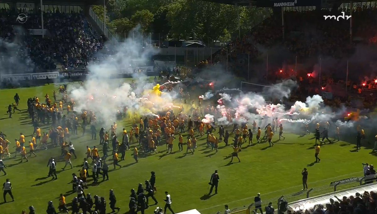 Dresden zurück in der 2. Liga 🥳🖤💛
#SVWSGD