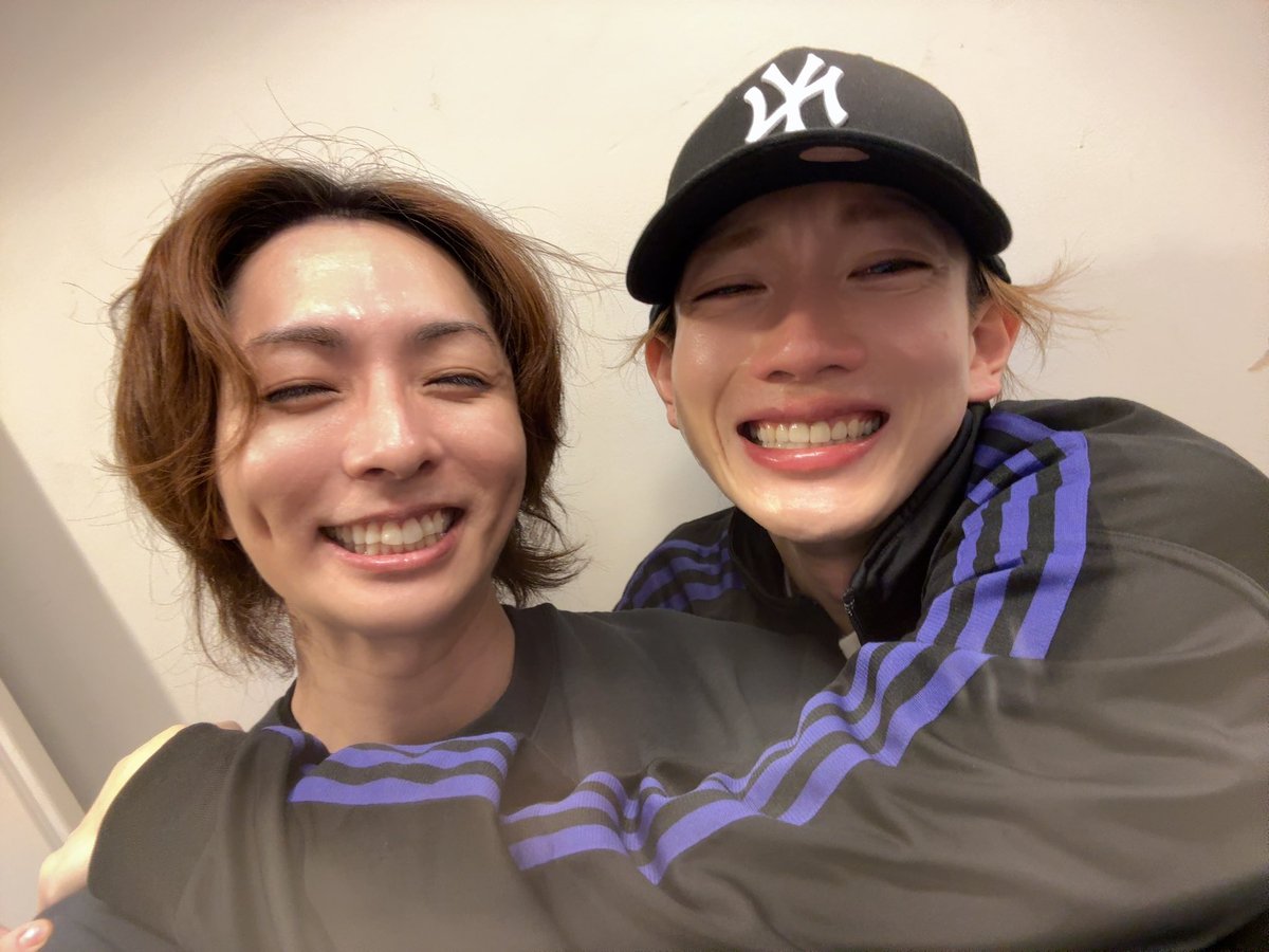 ryo_tagu0218's tweet photo. 千秋楽直後の遼太郎。
これからもよろしく。

おつかれさま。

#エーステ https://t.co/UPwehiWLWd