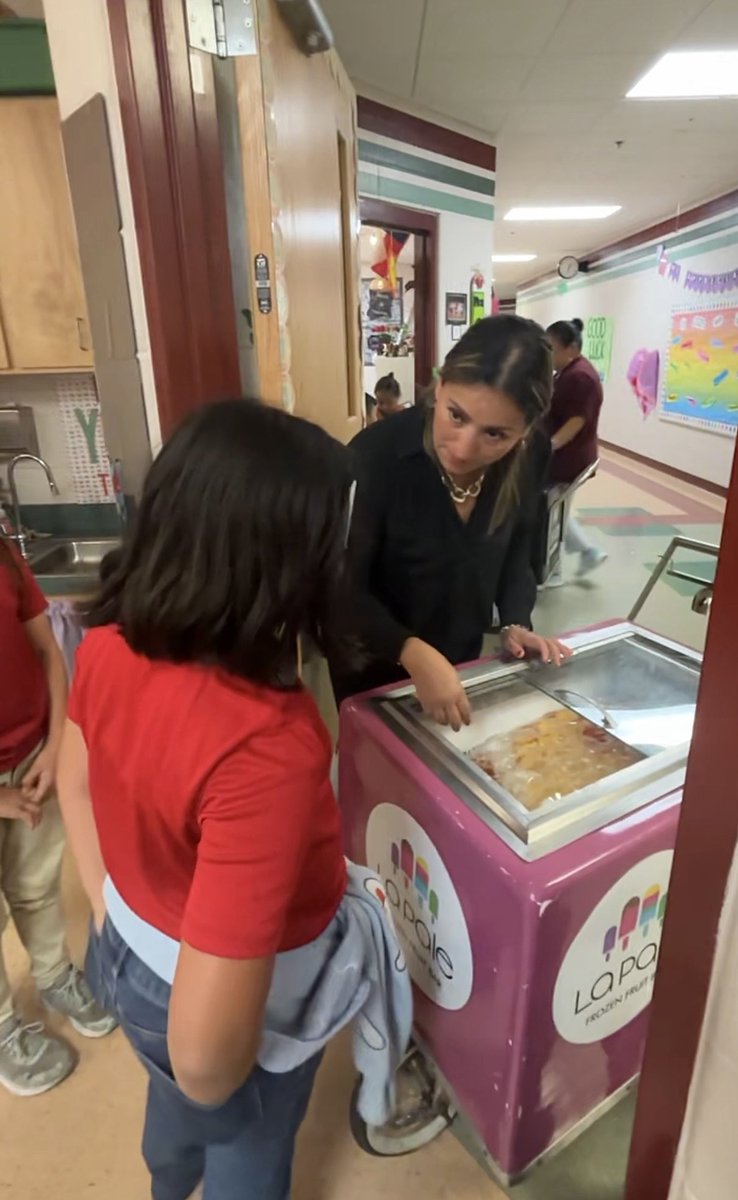 Virginia Salcedo (@mrsvsalcedo) on Twitter photo Special Delivery! Students received a paleta from La Pale for reaching their final AR Goal! <a href="/LFCISDLibraries/">Los Fresnos CISD Libraries</a> <a href="/RanchoVerdeElem/">Rancho Verde</a> Special Delivery! Students received a paleta from La Pale for reaching their final AR Goal! <a href="/LFCISDLibraries/">Los Fresnos CISD Libraries</a> <a href="/RanchoVerdeElem/">Rancho Verde</a>