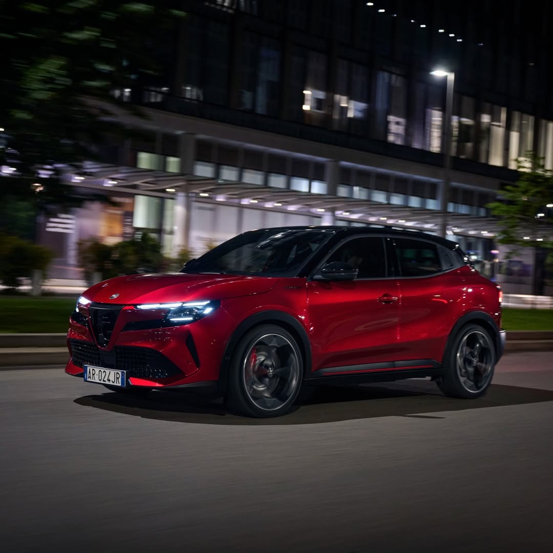 Effortlessly stylish, day or night – that’s the Alfa Romeo Junior.

#AlfaRomeo #AlfaRomeoUK