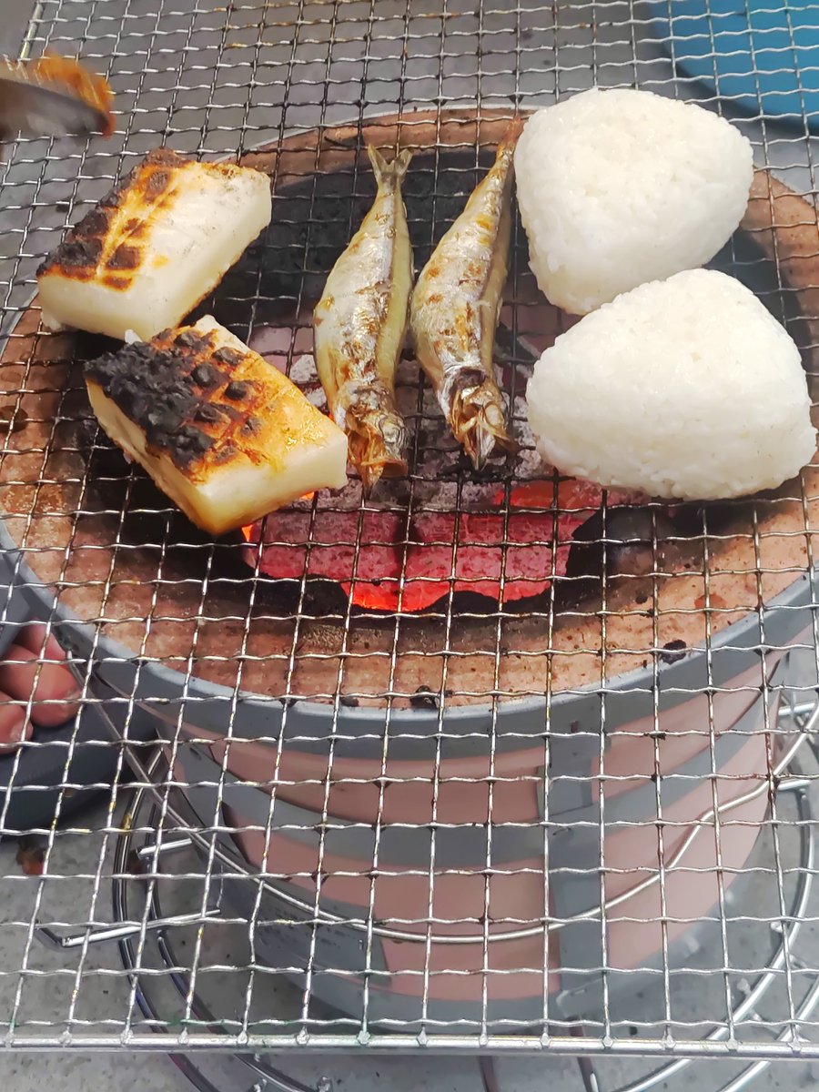 超久々にベランダで！やってる！美味しそう～いただきます～仕事頑張ったかいありますね～夜はヴァロラント参加型しようかなて思います！