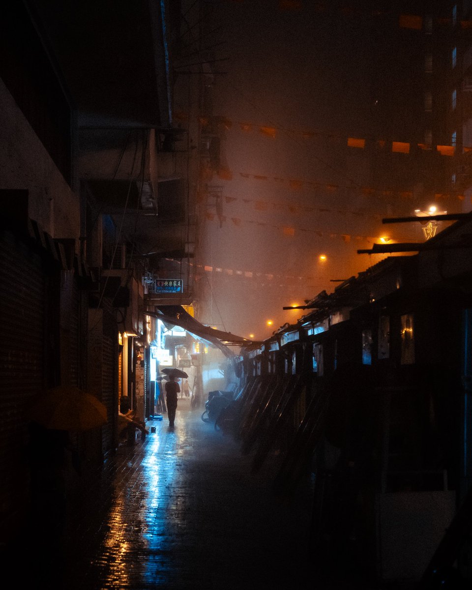 stfeyes's tweet photo. Rainy evenings in Kowloon https://t.co/nk1MCeP08p