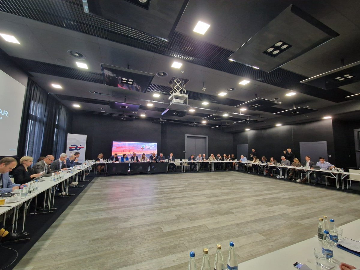 CIR_CSM's tweet image. Rozpoczęliśmy trzeci dzień THINK TANK Forum!

Toruń przywitał uczestników oficjalnymi wystąpieniami Prezydenta Miasta i Marszałka Województwa.

W programie znalazły się dziś dwa kluczowe tematy:
🔹 Jak wzmocnić zdolności obronne UE bez nadwyrężania NATO
🔹 Jak zwiększyć odporność…