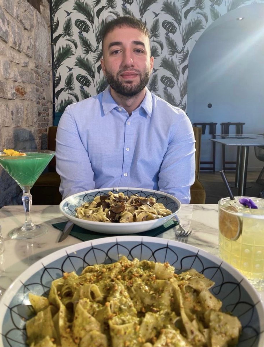 i_plh2's tweet image. la vendeuse m’a dit « au revoir », j’ai répondu « merci vous aussi »