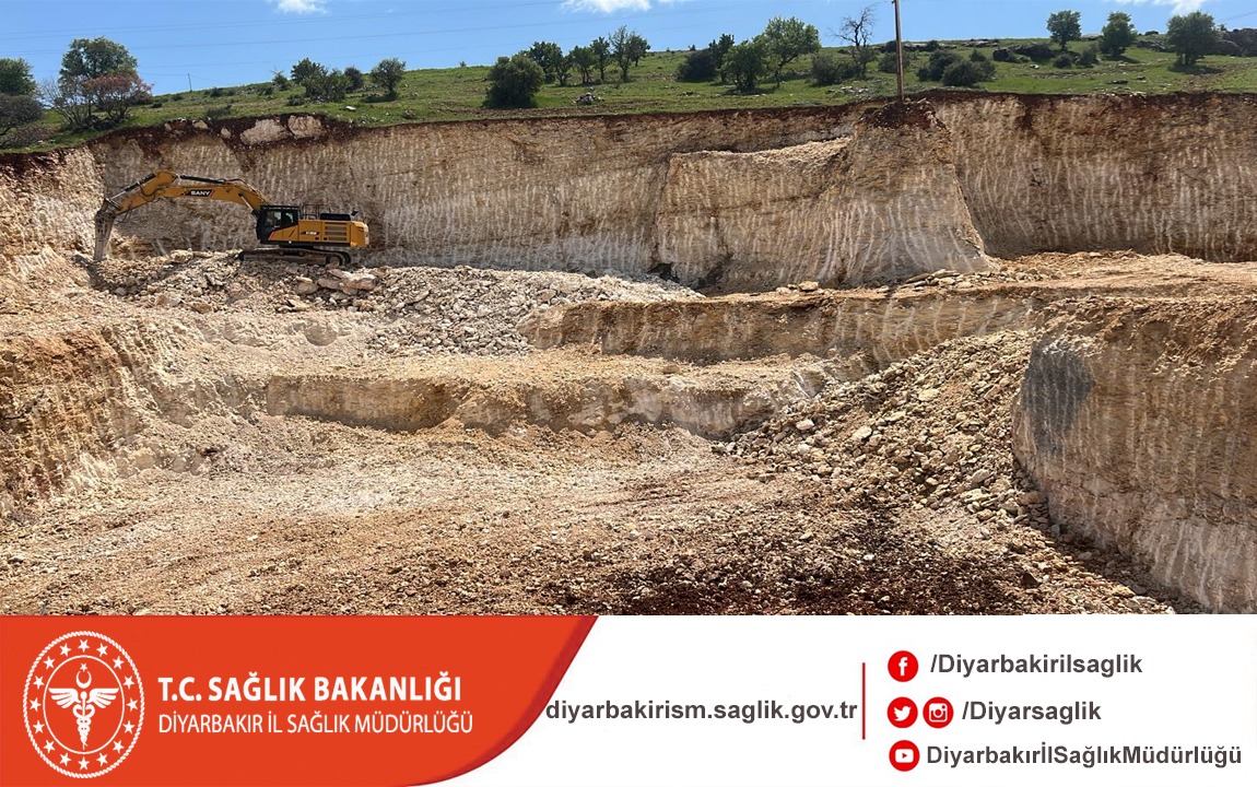 Diyarbakirism's tweet photo. Diyarbakır; Sağlık yatırımlarını projelendirme ve inşaat çalışmalarına aralıksız devam ediyor. Yapımı devam eden Eğil Devlet Hastanesi tamamlanınca;
•25 yataklı hasta odası, 
•1 ameliyathane,
•8 poliklinik odası,
•5 diyaliz cihazı, 
•2 TDL (Tek kişilik doğum odası), https://t.co/3Neim1Wyk8