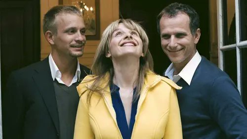 Mediasinfos's tweet image. 900.000 téléspectateurs pour le film #LheureDété hier soir en prime sur #ARTE avec #JulietteBinoche #CharlesBerling #JérémieRenier et #EdithScob. Notre article est ici: mediasinfosblog.wordpress.com/2025/05/10/dec…