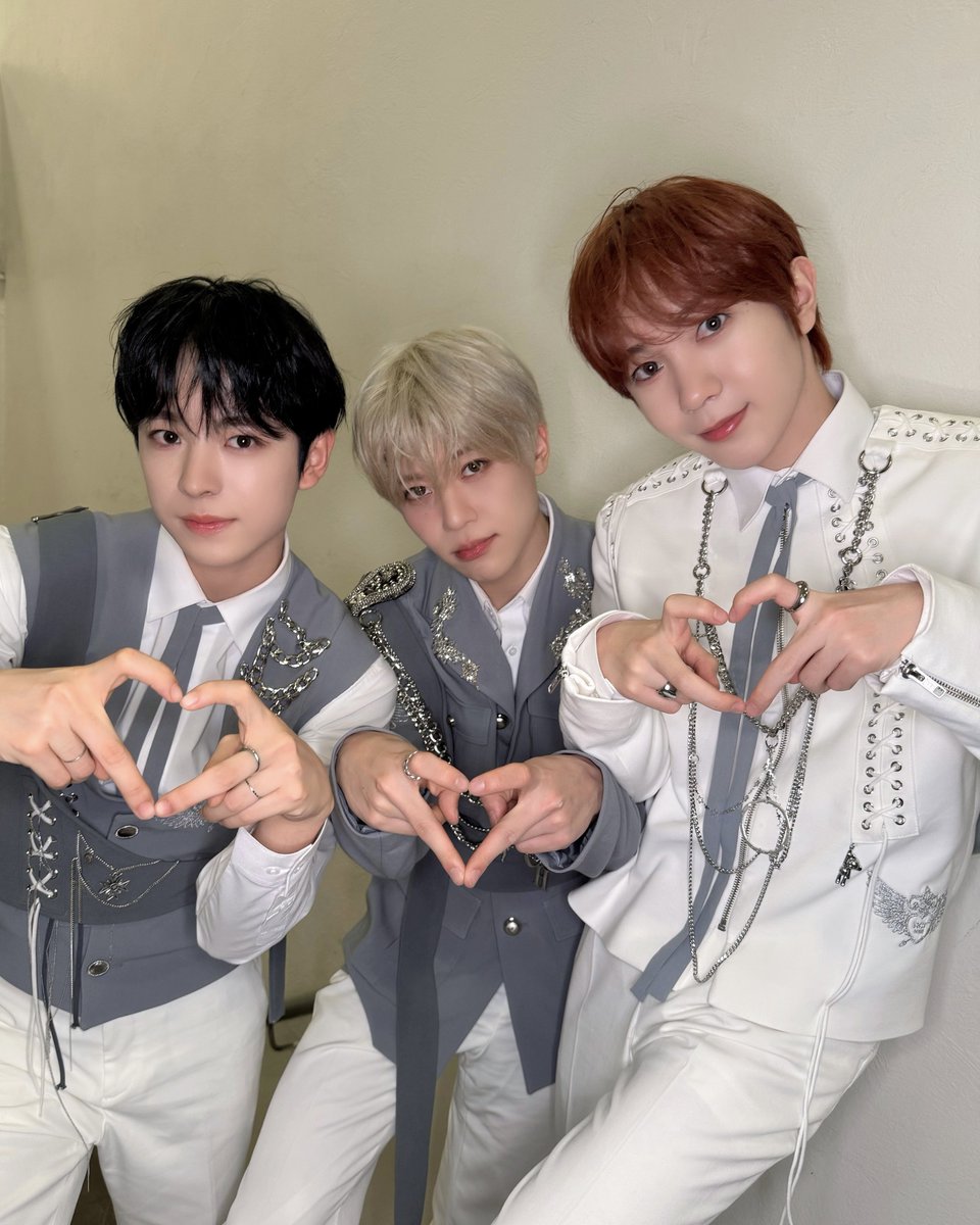 જ⁀➴ L ♡ V E

#SION #YUSHI #RYO
#시온 #유우시 #료 
#シオン #ユウシ #リョウ
#NCTWISH
#SMTOWN #SM_30thAnniversary
#SMTOWN2025 #SMTOWN2025_MEXICO_CITY
#SMTOWN_LIVE #SMCU