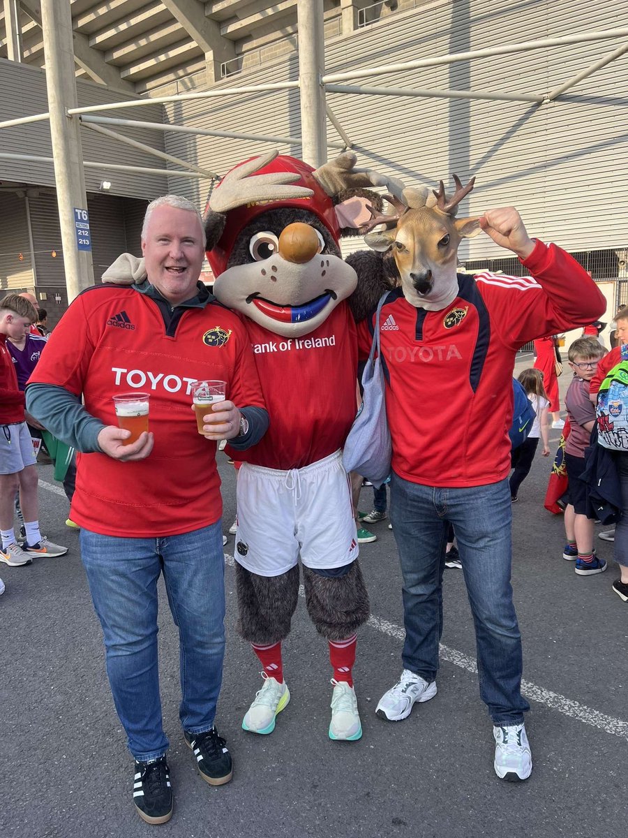 cathal_roche99's tweet photo. Another cracker of a game! The Adventures of the Stag continue 🦌 #SUAF #Munster @Munsterrugby @MRSC16 https://t.co/UefdrZkEe0