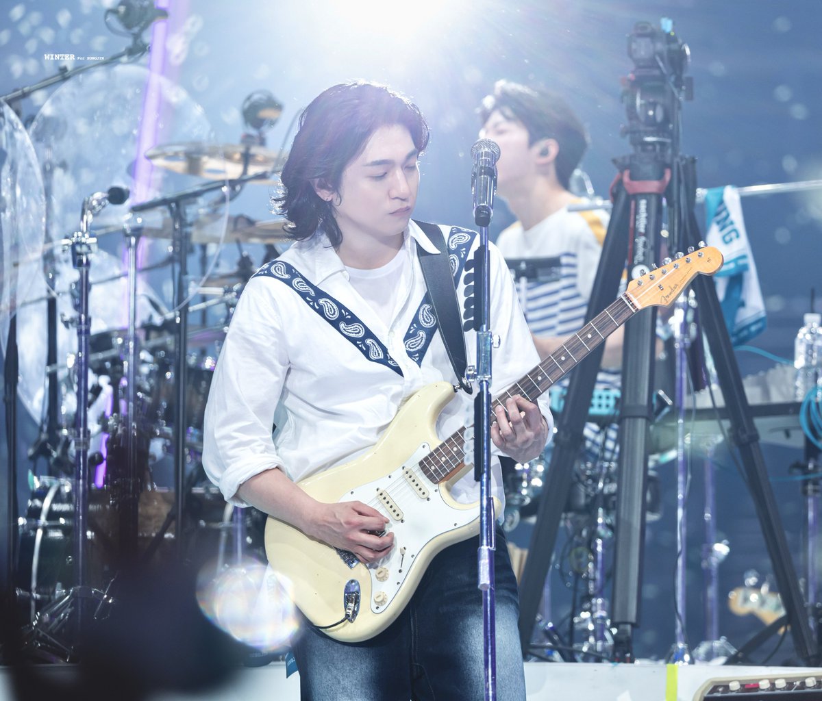winter_sungjin's tweet photo. 🎸💛
250509 DAY6 3RD WORLD TOUR〈FOREVER YOUNG〉FINALE in SEOUL DAY 1 #성진 #박성진 #SUNGJIN https://t.co/ILjiVLU0qH