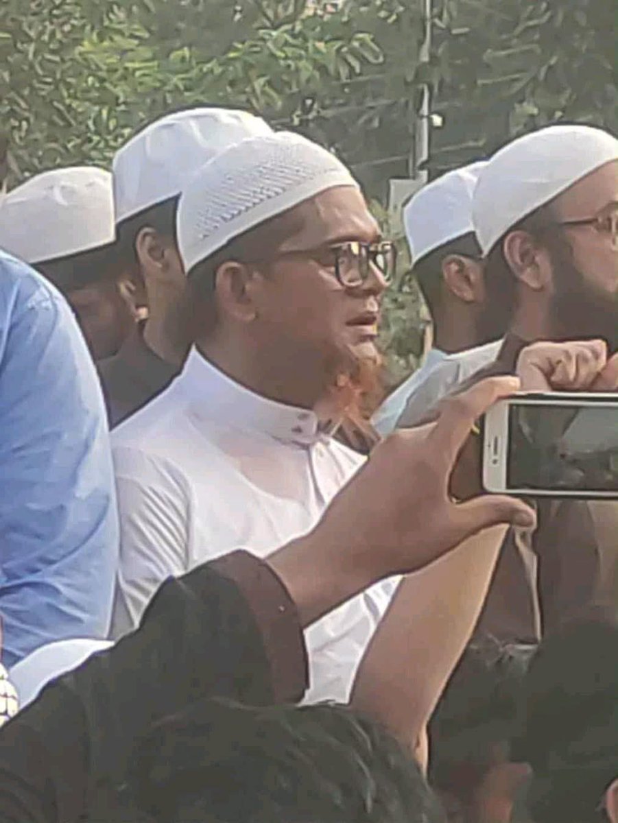 kazi_mamun's tweet photo. Militant groups including Ansarullah Bangla Team are now marching in Dhaka—freed under the Yunus-led government—with direct backing from the Bangladesh Army. They are openly calling to ban Bangladesh’s largest political party, the Awami League.

@MEAIndia @HMOIndia @narendramodi https://t.co/0YdiSTxQC8