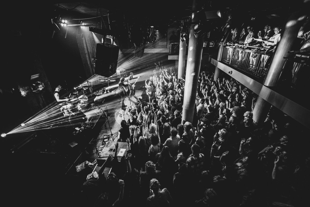 Zürich, you were wild. Last night at a sold-out Mascotte — pure magic. Thanks for singing, dancing, sweating, and screaming with us. We won’t forget this one anytime soon.❤️ #HeartbreakCityTour #LovebugsLive #BestConcertEver