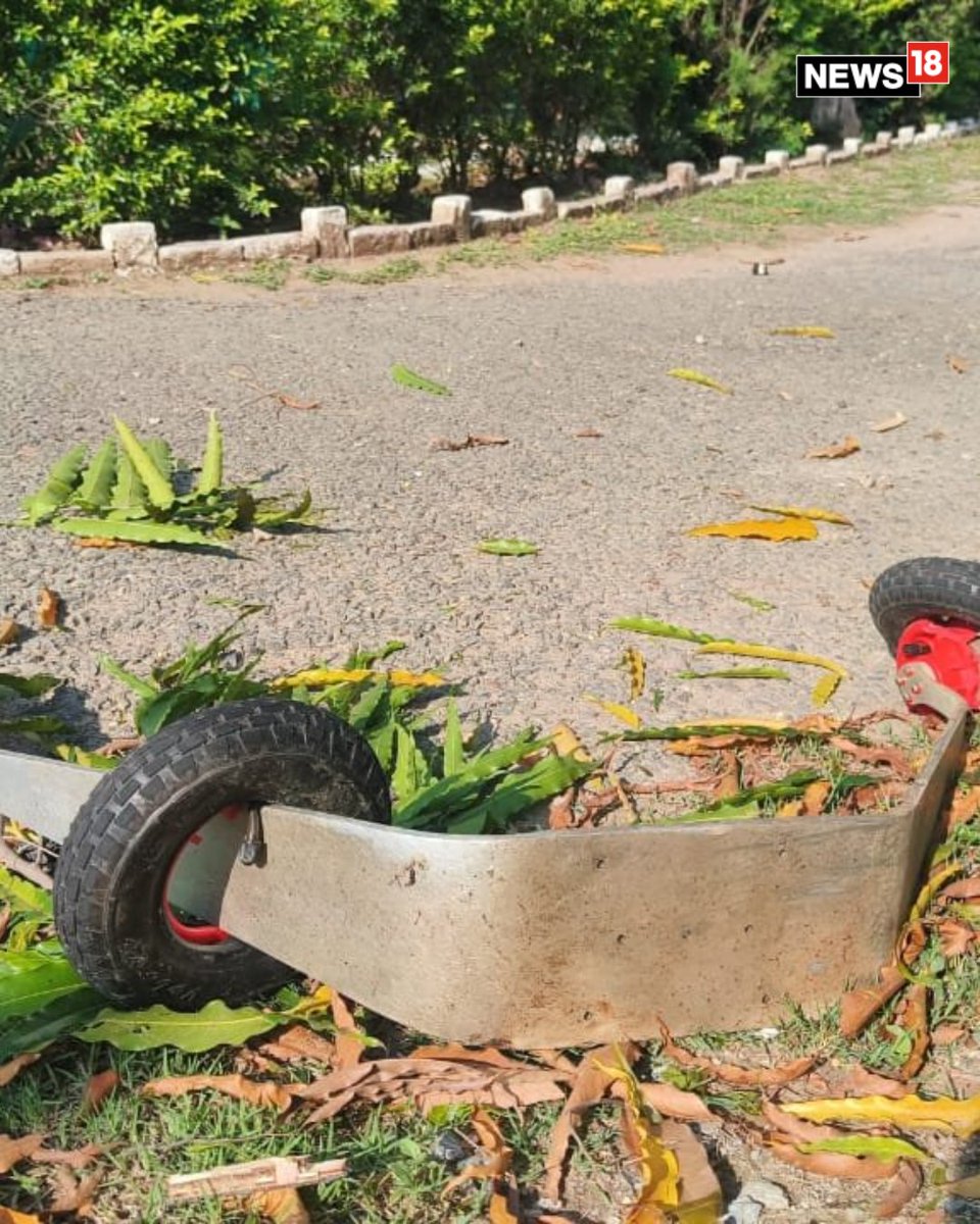 CNNnews18's tweet photo. Turkish Kamikaze Drone recovered in a village in Naushera area of Jammu and Kashmir. Pakistan targeting civilian areas
#IndiaPakistanWar #PahalgamTerrorAttack #OperationSindoor #TurkeyDrones https://t.co/g2Za1P4lwl