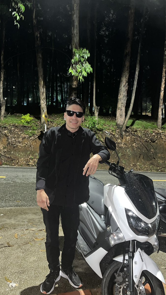 Camejooo's tweet photo. Un caballero súper elegante #badboy https://t.co/joTGNIN2dB