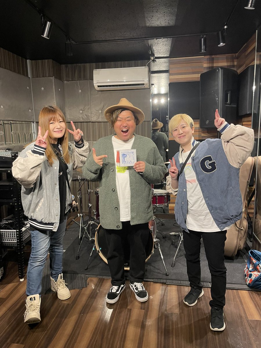 daiju_1021's tweet photo. 【㊗️新着メディア出演情報📺】

#TSKさんいん中央テレビ にて土曜18時から放送中「#SOUP」の月一コーナー「推しえて！NEW COMER」の7回目が今週末放送回に決定‼️😆

7回目は5/17（土）#VermilionEns‼️🔥
違う魅力を持った歌声が奏でるハーモニーは絶品‼️今、大注目の女性デュオが登場‼️🎉

#studio335 https://t.co/TXkoxdkvq8