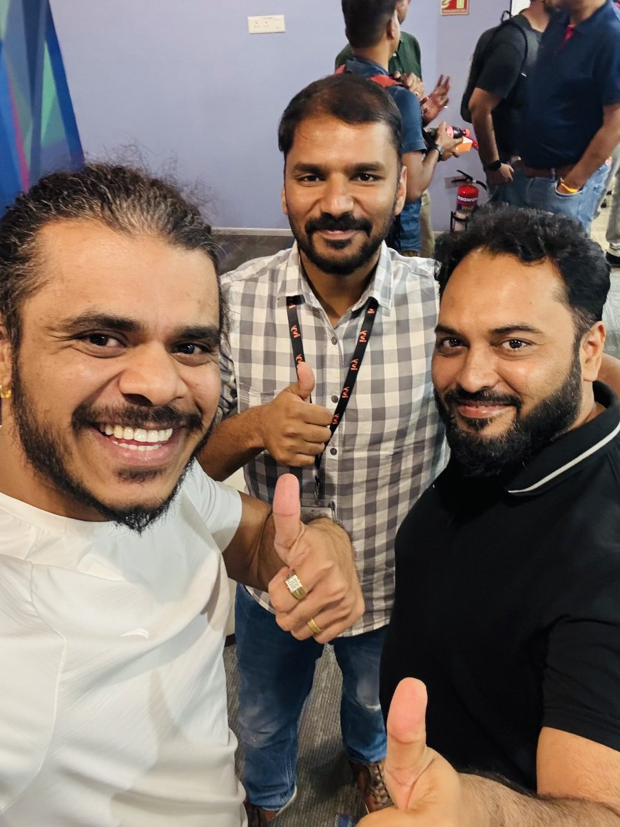 <a href="/keurplkar/">keyur paralkar</a> showing live collaboration implemented using Server Sent Events at <a href="/jslovers_del/">JSLovers</a> Pune meetup. 

Met <a href="/JavaScripters_/">JavaScripters</a> community founder Imran and member <a href="/poems_byAkshay/">Akshay Agrawal</a>