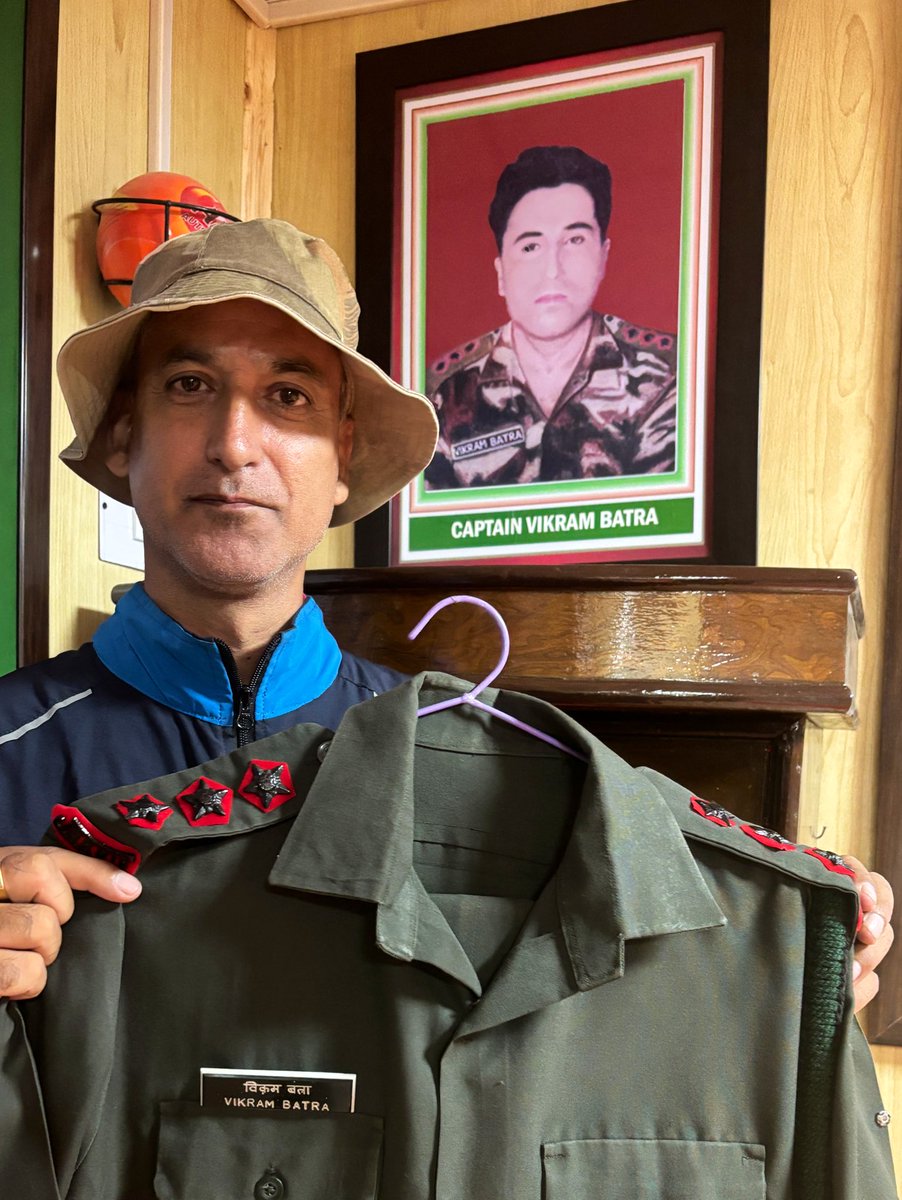 It's difficult to believe that 26 years ago, an enigma walked on this earth ..
Holding his uniform even today gives you an adrenaline rush ..

CAPTAIN VIKRAM BATRA
Param Vir Chakra
13 JAKRIF #IndianArmy

यह दिल मांगे मोर

#FreedomisnotFree few pay #CostofWar.