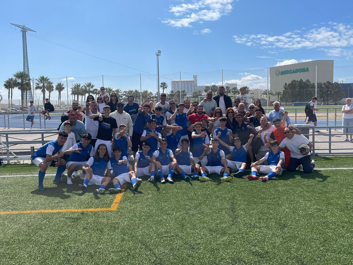 CanteraSFCD's tweet photo. ✅ ¡Victoria del #CadeteBahíaSanFernando para acabar un año increíble! 

0️⃣ Tiempo Libre
2️⃣ #CadeteBahíaSanFernando 

⚽⚽ Víctor Baldomero 

🥈 ¡Subcampeones de grupo en Segunda Andaluza! ¡Enhorabuena, equipo! https://t.co/wyN6N9lAA6