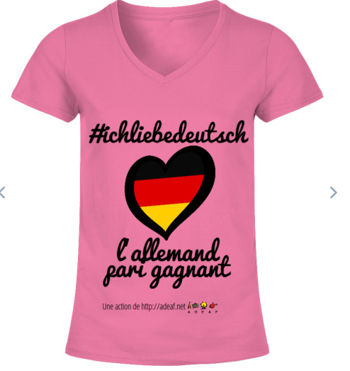 L'incontournable T-Shirt #ichliebedeutsch 💕en rose pour afficher ses convictions sans complexes 💪et avec style 😎. Donnons de la voix à l'allemand 📢.  Agissez maintenant et montrez votre soutien !
👉 teezily.com/ichliebedeutsc…