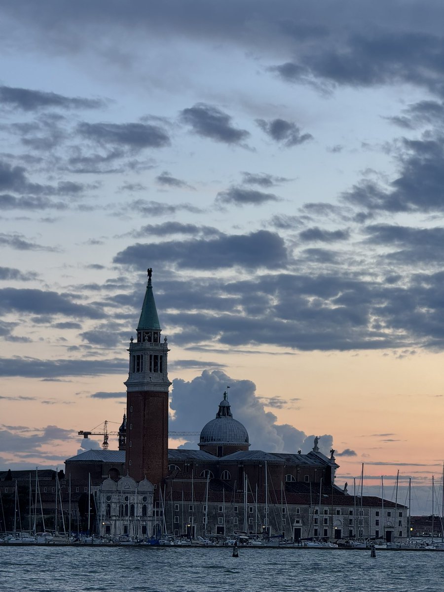 DanGamboaB's tweet photo. Venecia, Italia.
7:30 pm. https://t.co/zsqBBUkmbq