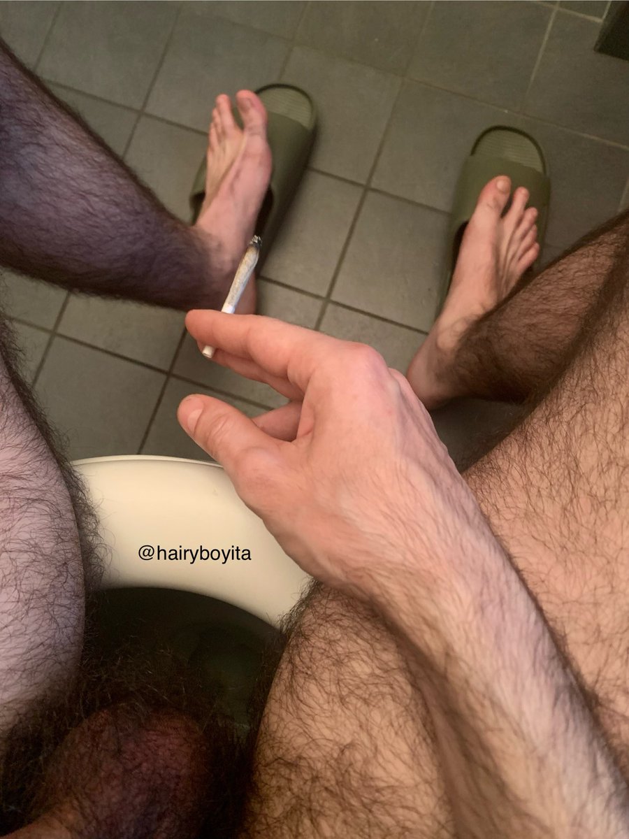> Routine mattutina. Inginocchiati e prega  🧎‍➡️🙏🏻

> Morning routine. Bow down and pray 🧎‍➡️🙏🏻

#findom #cashmaster #cashpig #send #serve #obey #fetish #feet #footfetish #hairy #wolf #otter #smoke