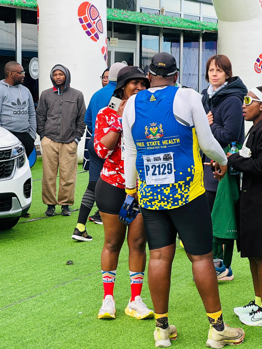 zamalekhula's tweet photo. #ZamaLeBus #LastLongRun Before @ComradesRace We Are Ready For The Big C #TrapnLos #ipaintedmyrun #RunningWithTumiSole #run #runner #running #runningman https://t.co/9UhNfiMoel
