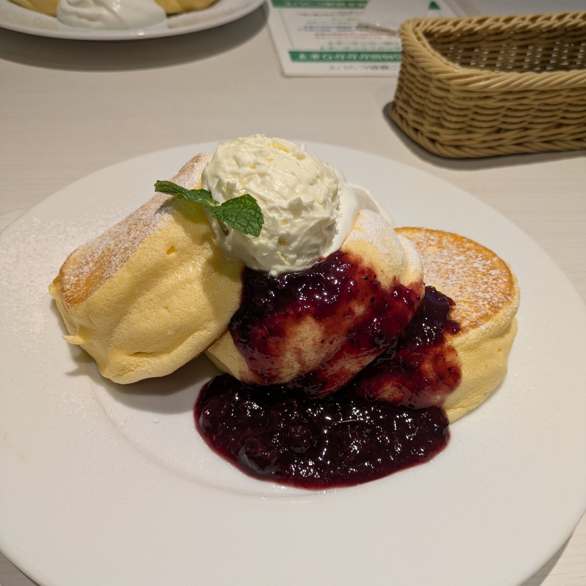 sahara_spl3's tweet photo. ブラウドさんとパンケーキ食べながら男磨きについて熱く語り合った！！
冷水シャワー毎日浴びます https://t.co/rVLYjN41bQ
