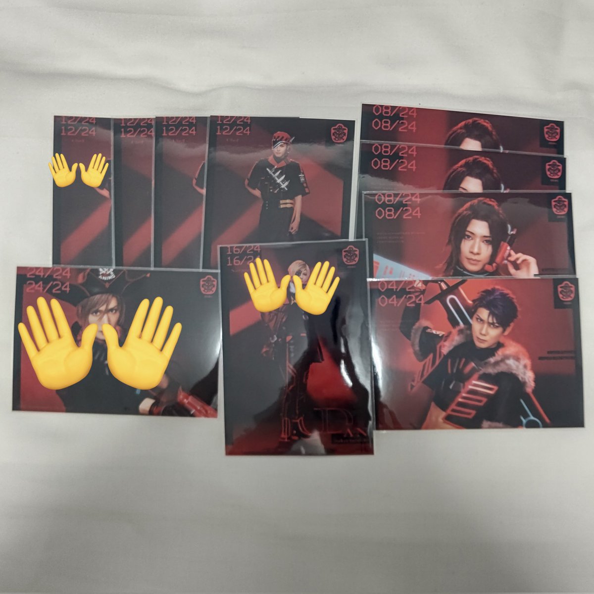 rinrin0043's tweet photo. 【交換、譲渡】エーステ 満開公演 ラスプラ クロウ伝

譲)画像参照

求)定価(＋送料)＞トレブロ満開公演 莇全身、至アップ、クリップ万里

譲渡の場合
臣、シトロンお迎えいただける方優先(千景、莇 単体譲渡不可)

本日ライビュ バルト11広島手渡し、郵送 https://t.co/bf80CsS7EM