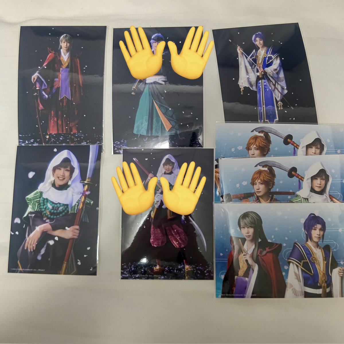 rinrin0043's tweet photo. 【交換、譲渡】エーステ 満開公演 ラスプラ クロウ伝

譲)画像参照

求)定価(＋送料)＞トレブロ満開公演 莇全身、至アップ、クリップ万里

譲渡の場合
臣、シトロンお迎えいただける方優先(千景、莇 単体譲渡不可)

本日ライビュ バルト11広島手渡し、郵送 https://t.co/bf80CsS7EM