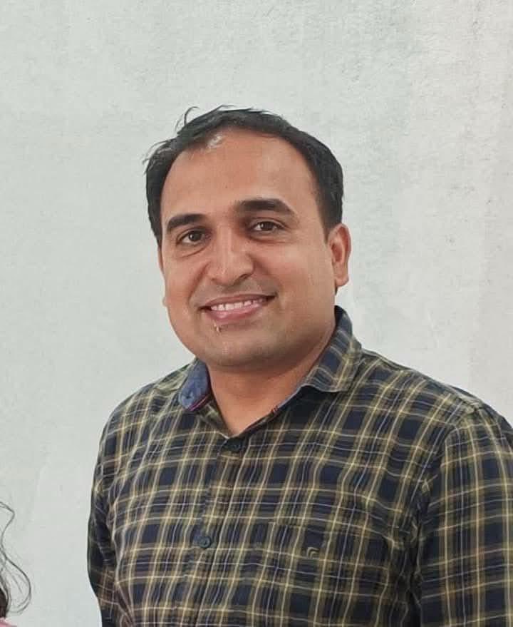 DRSHAILESHBJP's tweet image. है नमन उनको कि जिनको पाकर धरती हुई पावन 
शिखर जिनके चरण छूकर आसमानी हो गए हैं🇮🇳🙏

झुंझुनूं (मंडावा) के मेहरादासी गांव के वीर सपूत सुरेंद्र कुमार मोगा जी की शहादत को बारम्बार नमन🙏 देश आपके बलिदान का सदैव ऋणी रहेगा।

#RememberAndNeverForget #JaiHind #PakIsATerrorState