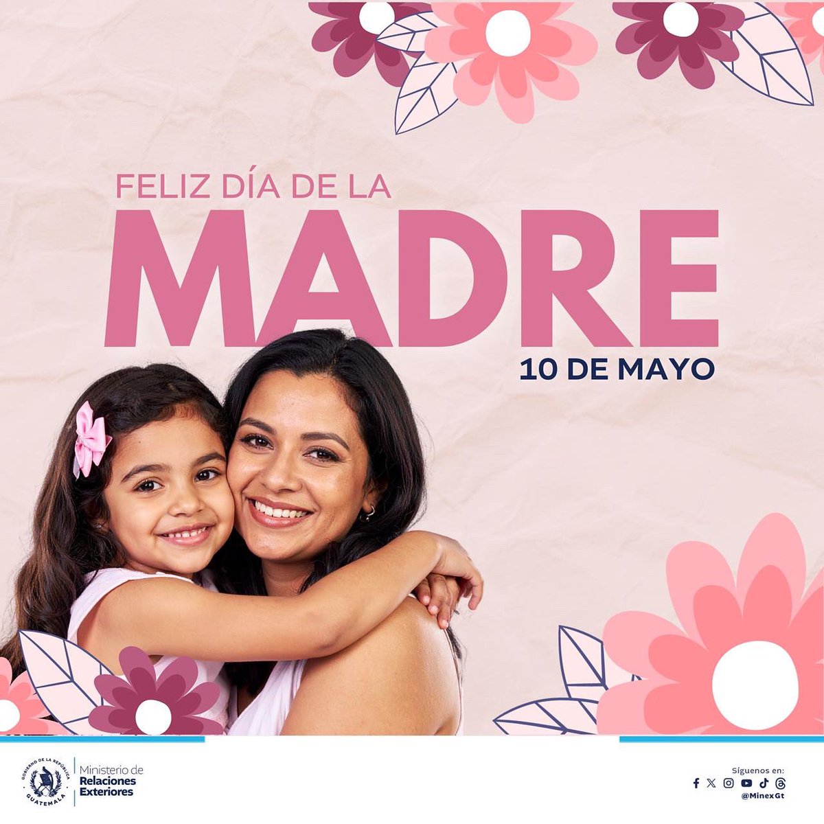 💐 En el Día de la Madre, reconocemos el amor, fortaleza y entrega de todas las mamás guatemaltecas en el país y en el extranjero.
👩‍👧 ¡Gracias por ser el corazón de nuestras familias!
#DíaDeLaMadre #GuatemalaCercaDeTi 🇬🇹 <a href="/MinexGt/">MINEX Guatemala 🇬🇹</a>