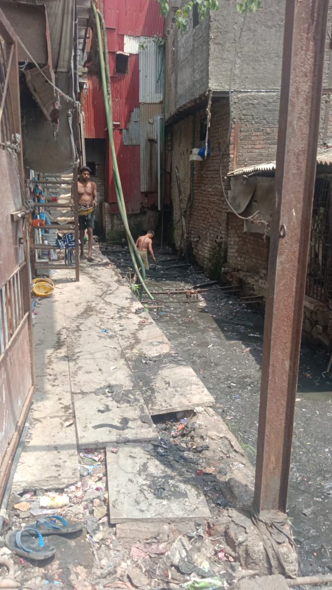 ataulkhan09's tweet image. Major Scam Is Going On In Dharavi In The Name Of Nala Cleaning By BMC Officer And Contractor In Dharavi

I Request @mybmc Commissioner &amp;amp; #TAVO To Look In This

No Proper Nala Cleaning !!
No Desilting Remov !!
No Proper Equipment To Labour !!
No Safety 🛟 Measure !!

@AUThackeray