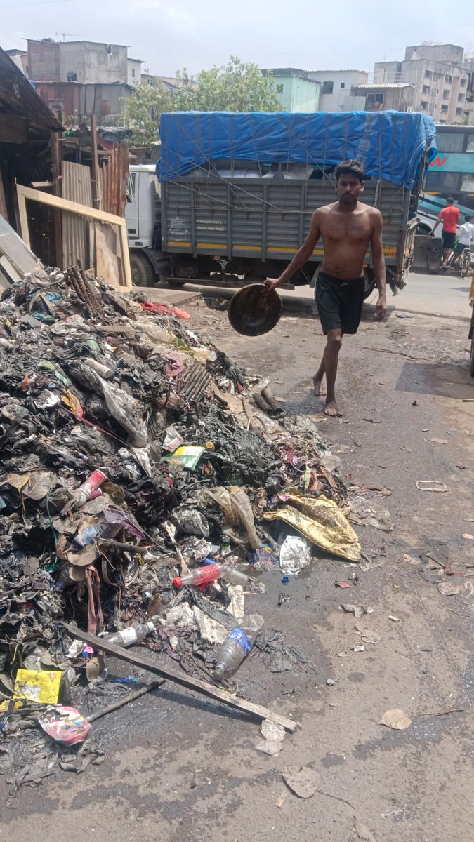ataulkhan09's tweet image. Major Scam Is Going On In Dharavi In The Name Of Nala Cleaning By BMC Officer And Contractor In Dharavi

I Request @mybmc Commissioner &amp;amp; #TAVO To Look In This

No Proper Nala Cleaning !!
No Desilting Remov !!
No Proper Equipment To Labour !!
No Safety 🛟 Measure !!

@AUThackeray