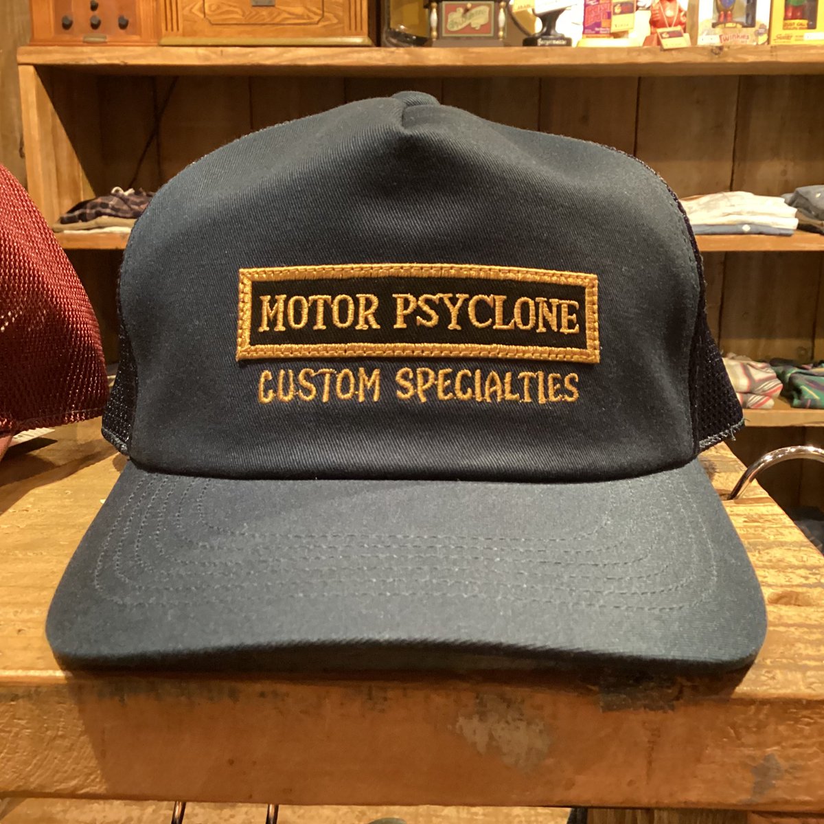porkys_jeans's tweet photo. 入荷情報！
Freewheelers「“Custom Specialties” Mesh Trucker Cap」¥13750
Black
Bordeaux
Navy

#porkys #ポーキーズ
#kyoto #京都
#アメカジ #円町
#入荷情報
#freewheelers #フリーホイーラーズ
#meshcap #メッシュキャップ
#motorpsyclone #モーターサイクロン https://t.co/pjOT6MRnVn