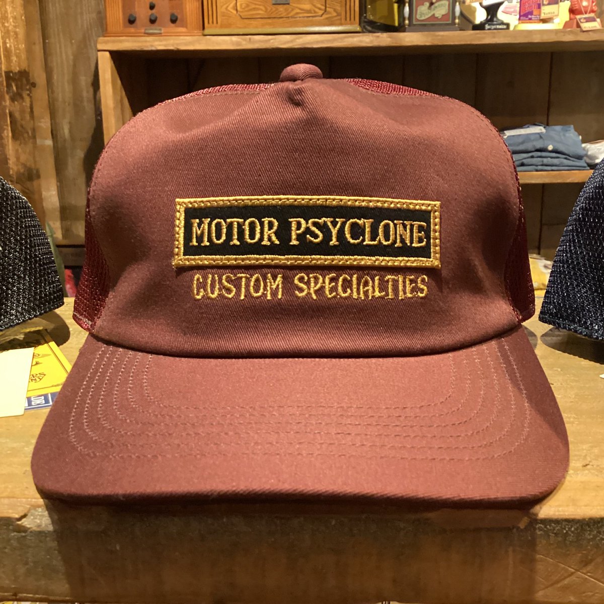 porkys_jeans's tweet photo. 入荷情報！
Freewheelers「“Custom Specialties” Mesh Trucker Cap」¥13750
Black
Bordeaux
Navy

#porkys #ポーキーズ
#kyoto #京都
#アメカジ #円町
#入荷情報
#freewheelers #フリーホイーラーズ
#meshcap #メッシュキャップ
#motorpsyclone #モーターサイクロン https://t.co/pjOT6MRnVn