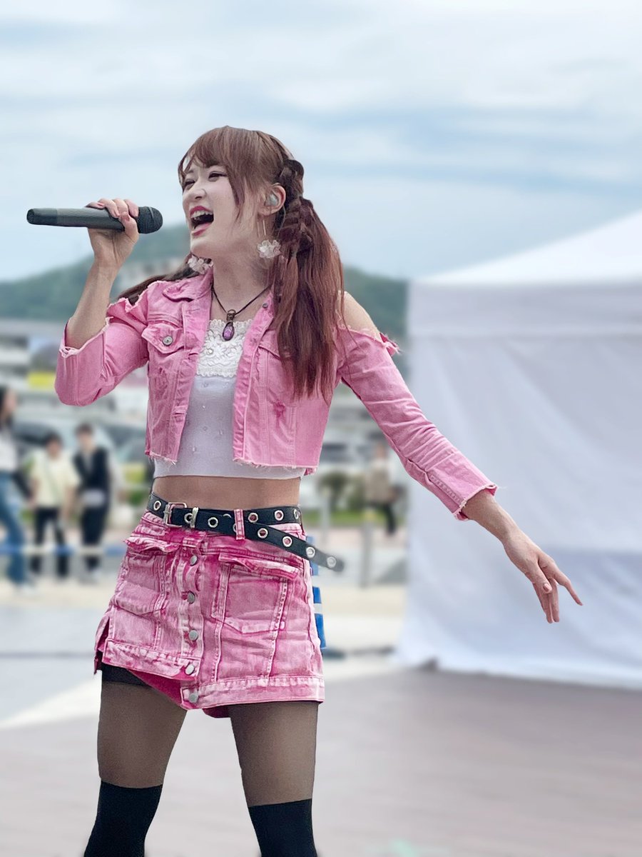 GWは広島ライブでsachiに会ってきました🥰可愛い＆スタイル良すぎ🥹お歌も響きよく会場盛り上がってました😍ずとありまた聞きたい🥰雨も降らなくて良かった☔️
 #ally  #フラワーフェスティバル広島