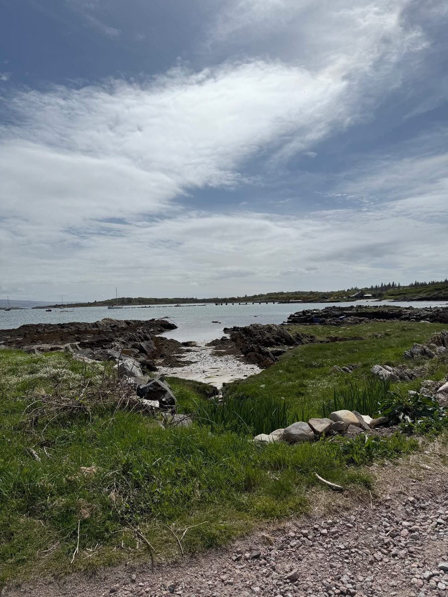 abregistrars's tweet image. What a great way to start the month of May, Registrar Linsay had an adventure over to Gigha for an intimate ceremony last weekend. 

#abregistrars #abplace2wed #gigha