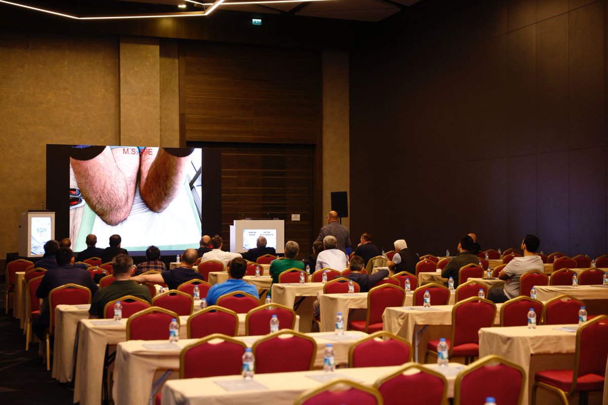 Bir tıbbi toplantı, Antalya, 5 yıldızlı bir otel. Salonun yarısı boş. Nerede bu katılımcılar?