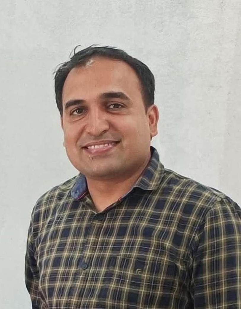 DaulatSFaujdar's tweet image. है नमन उनको कि जिनको पाकर धरती हुई पावन
शिखर जिनके चरण छूकर आसमानी हो गए हैं🇮🇳🙏

झुंझुनूं (मंडावा) के मेहरादासी गांव के वीर सपूत सुरेंद्र कुमार मोगा जी की शहादत को बारम्बार नमन🙏 देश आपके बलिदान का सदैव ऋणी रहेगा।

#RememberAndNeverForget #JaiHind #PakIsATerrorState