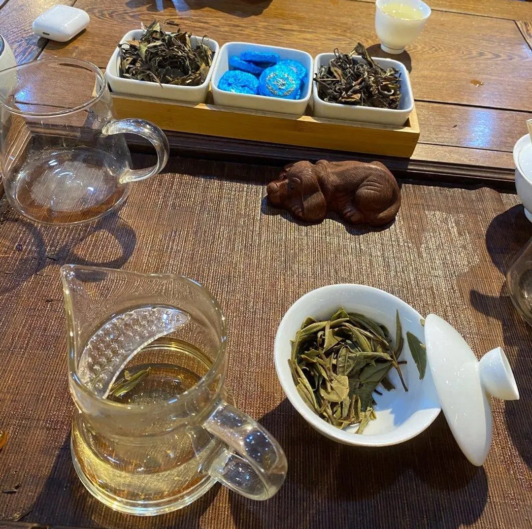 茶席での楽しみ、美味しいお茶と古い友達との時間、幸せは永遠に続く🫖🍵✨