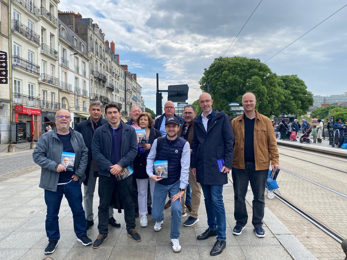 💙💛 A votre rencontre !
Ce matin, sur le marché de la Petite Hollande
Inquiétudes des commerçants pour leur avenir
Nombreux échanges avec des Nantais qui ont envie de changement pour leur cadre de vie, leur environnement, leur sécurité.
Continuez à donner votre avis :
🔗 Lien 👉🏻