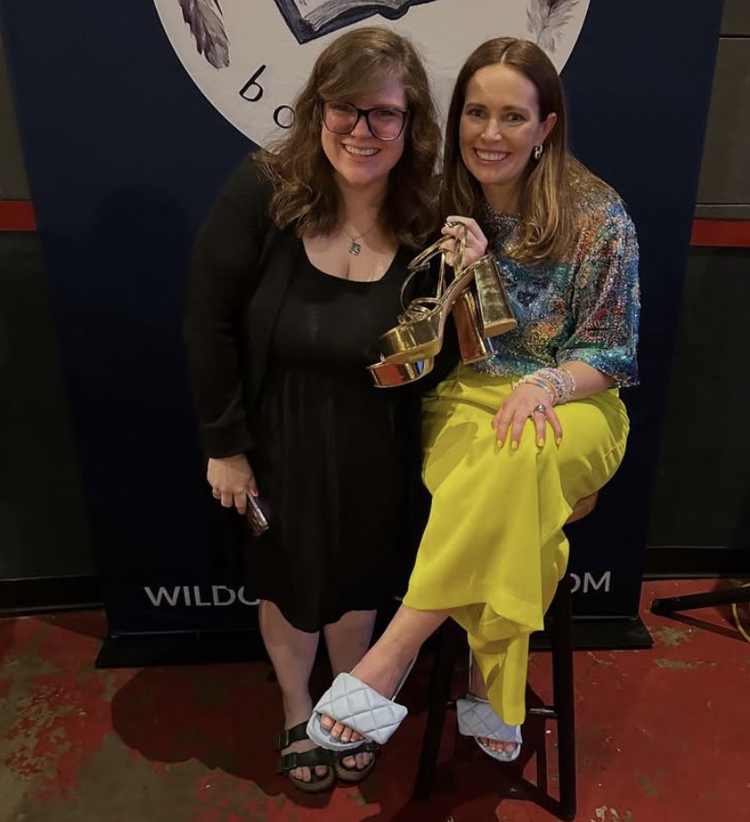 CarleyFortune's tweet photo. One golden night in Indiana with @wildgeesebookshop! 600 of you showed up pure magic. A 100-year-old theatre, epic nail art, friendship bracelets, and the best readers. Gave away my shoes because they clearly belonged to her! Thank you, Indiana! #carleyfortune https://t.co/9aX7eDufUf