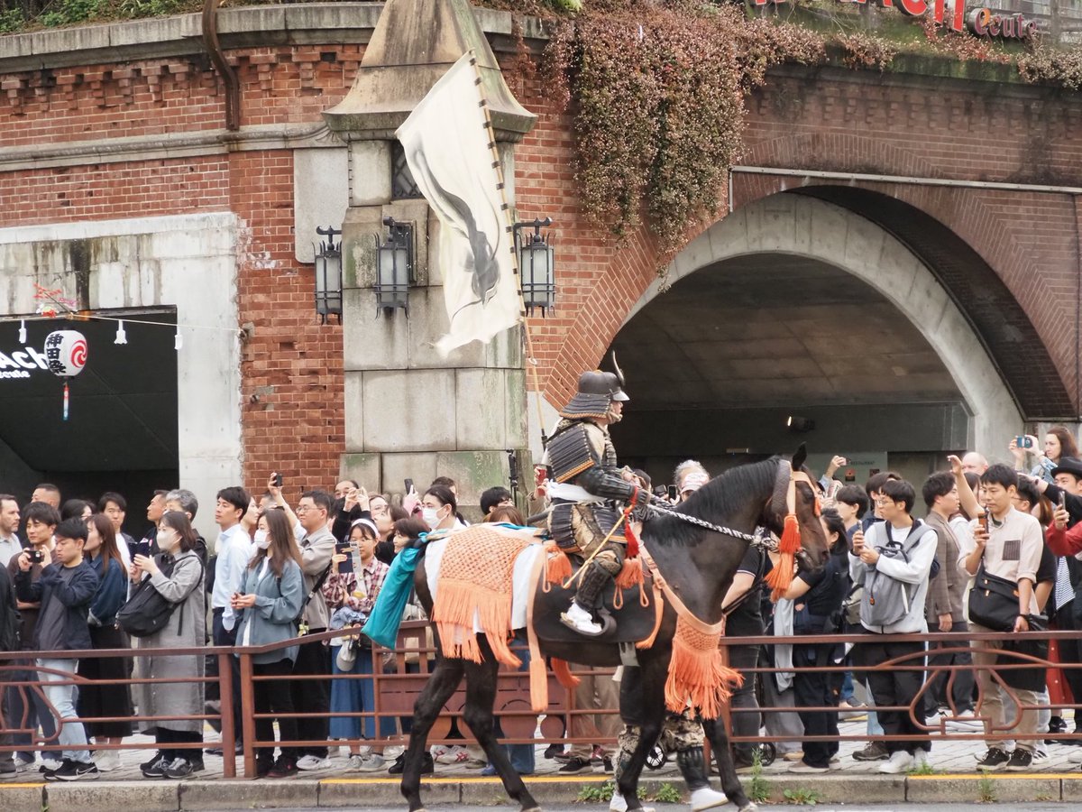 hidepon3939's tweet photo. 2025.05.10(土)神幸祭の附け祭
相馬野馬追の騎馬武者を観覧しに三越本店〜万世橋エリアへ。素晴らしい行列でした。
#令和7年度神田祭 https://t.co/2QD99cZ4hh