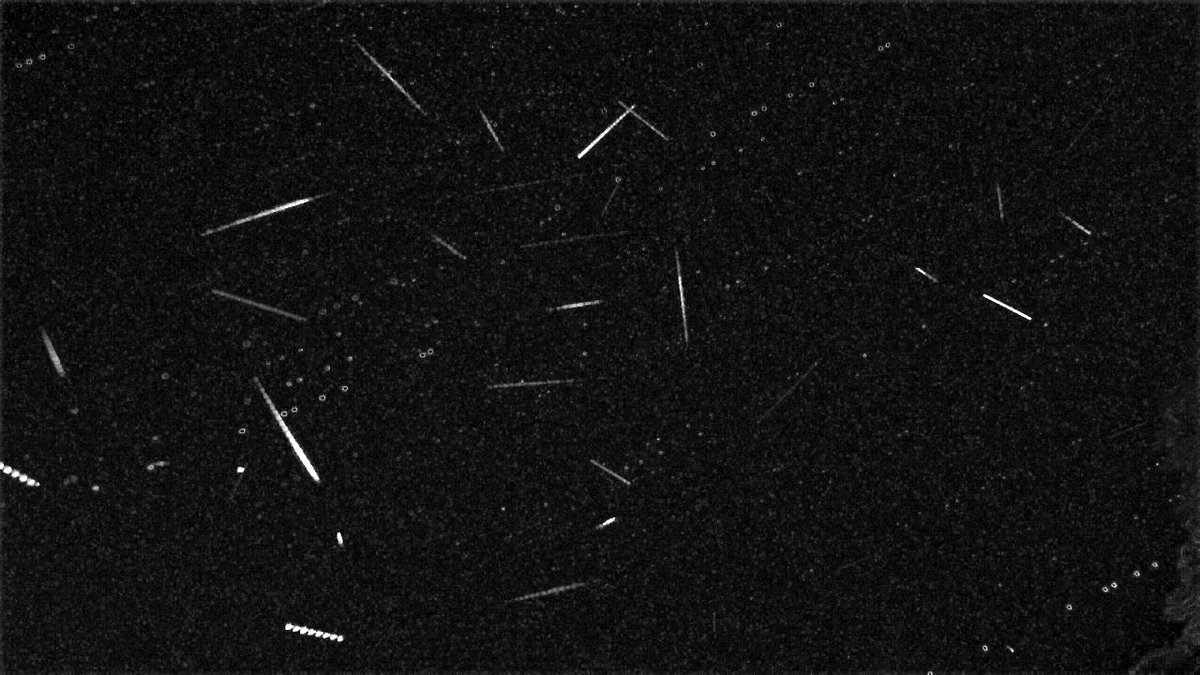 A sporadic -0.8 captured by <a href="/CardiffAS/">CardiffAS</a> camera UK008V located at <a href="/BannauB/">Bannau Brycheiniog (Brecon Beacons) National Park</a> last night (9/5/2025 22:25:09 GMT).

Lowest point over Wiltshire/Hampshire.

archive.ukmeteors.co.uk/reports/2025/o…