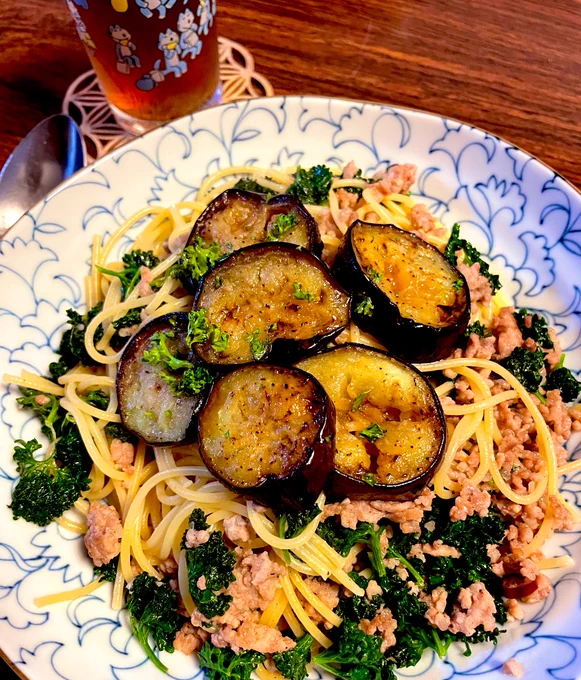 パスタ食いつつブラ待機 